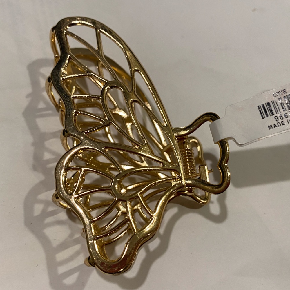 Francesca’s collections Gold butterfly style hair
Clip hair claw